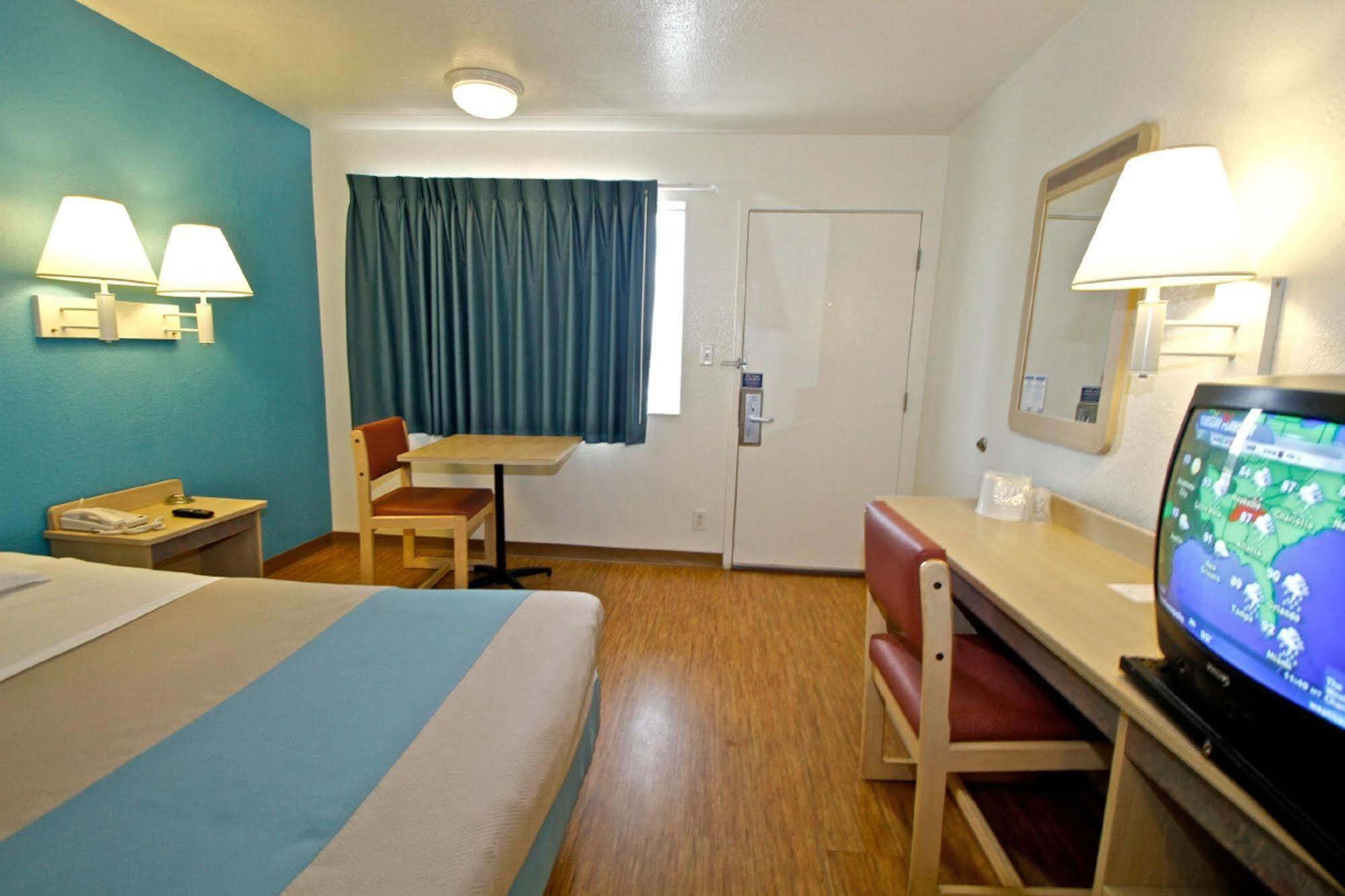 Motel 6-Sandston, Va - Richmond, Va Eksteriør billede
